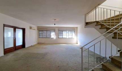 Vendo excelente cobertura com vista cinematografia, no Bairro Floresta.