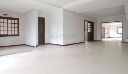Casa para Venda - 378m², 4 dormitórios, sendo 3 suites, 7 vagas - Guarujá