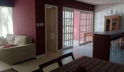 Sobrado com, 3 quartos sendo 1 suíte com hidro, no bairro Glória.