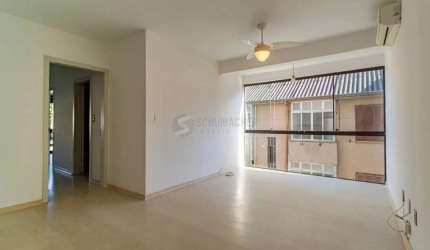 Apartamento com 3 dormitórios e 1 vaga de garagem no bairro Azenha.
