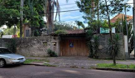 Ampla casa com pátio Bairro Teresópolis