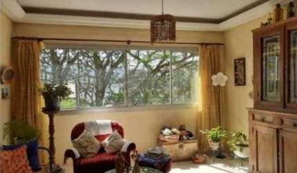 Apartamento para venda de 3 dormitórios, no bairro Teresópolis em Porto Alegre/RS.