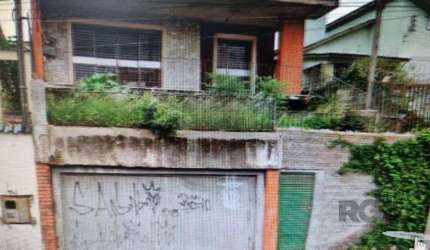 Casa no bairro Medianeira de 4 dormitórios