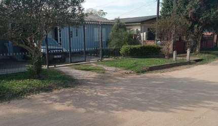 Casa com Piscina à Venda na Vila Elsa – 3 Dorms e Garagem Coberta