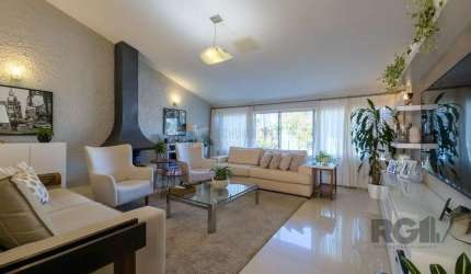 CASA TÉRREA REFORMADA, 3 QUARTOS, SUITE, PÁTIO - BAIRRO CRISTAL