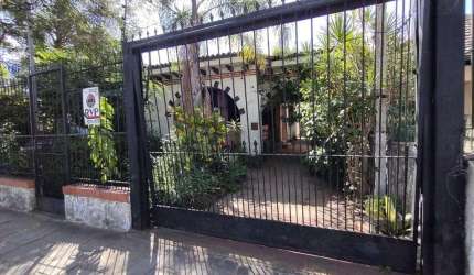 Casa comercial térrea na Av. Aparício Borges - bairro Teresópolis