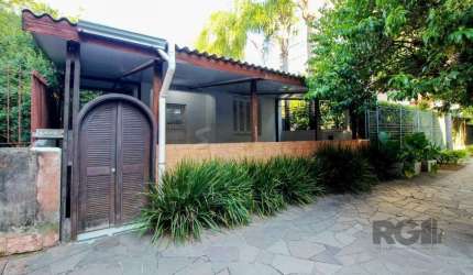 Casa comercial e/ou residencial no Menino Deus,