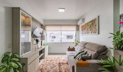 VENDA- Apartamento com 2 dormitórios sendo 1 suite, churrasqueira e vaga- Menino Deus, Porto Alegre
