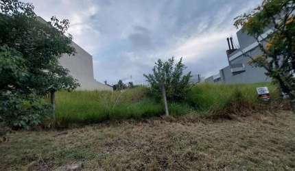 Terreno em Porto Alegre, no bairro Guarujá, à venda.