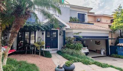 CASA DE 4 DORMITÓRIOS EM CONDOMÍNIO - 320 m² - 4 VAGAS DE GARAGEM