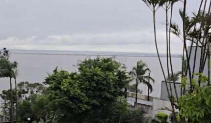 Casa com piscina Bairro Cristal