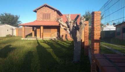 Casa para Venda - 248.88m², 3 dormitórios, sendo 4 suites, 2 vagas - Centro