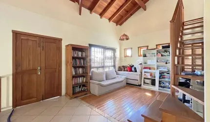 Excelente casa a venda com 4 dormitórios no bairro Tristeza, Zona Sul.