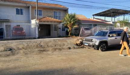 Sobrado a venda no bairro capão da imbuia
