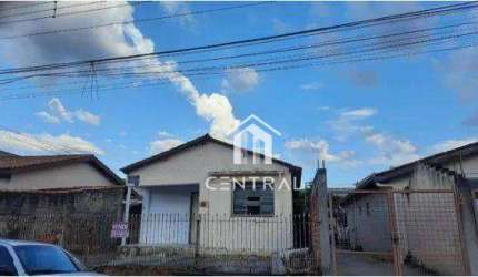 Vendo casa com ótimo terreno e local.