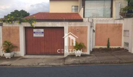 Sobrado com 4 dormitórios e 2 escritórios