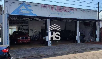 Barracão comercial, com residência nos fundos, piscina e excelente localização.