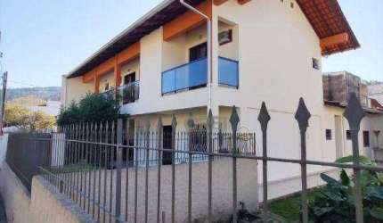 Casa com 5 dormitórios (4 suítes) no Garcia