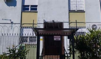 Excelente apartamento à venda em Porto Alegre, localizado na Avenida Capivari, no bairro Cristal. Possui 2 dormitórios, banheiro social, sala, área privativa de 51.2m² e total de 58.07m². O imóvel est
