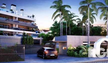 Apartamento com 3 suítes, churrasqueira, lareira, terraço com spa, 250 m2 privativos, com toda a infraestrutura de um condomínio de requinte. Construção com a qualidade clave, localizado em zona nobre