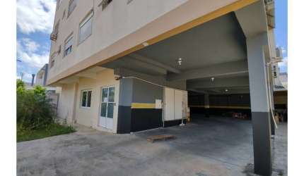 Apartamento espaçoso com 2 dormitórios, sala, cozinha, banheiro, circulação e garagem coberta. Este lindo apartamento oferece conforto e conveniência em um ótimo bairro. Com uma localização privilegia