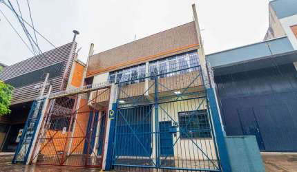 Bairro Navegantes - Porto Alegre/RS. Excelente pavilhão com 580 m² área construída, 02 pavimentos, entrada para recepção, banheiros para visitantes e funcionários, (06 total), 7 salas climatizadas sen