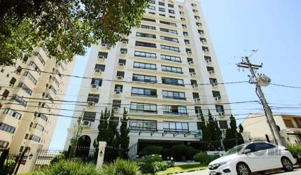 Vendo com Exclusividade!!  Prédio imponente e majestoso..Apartamento 100 % MOBILIADO ..Super ventilado e iluminado ..02 dormitórios com suite..ficam todos moveis e utensílios(fotos), inclusive cerveje