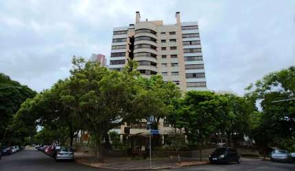VENDE NO BAIRRO MOINHOS DE VENTO, APARTAMENTO DE 3 DORMITÓRIOS, SENDO 1 SUITE, BANHEIRO SOCIAL E BANHEIRO AUXILIAR, AREA DE SERVIÇO, COZINHA AMPLA, SALA COM SACADA, PREDIO COM DOIS ELEVADORES, SALA DE
