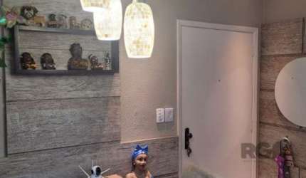 Apartamento de 2 dormitórios, com móveis planejados ,closet ,  3 ar-split ,box escriturado em ótima localização na zona norte de Porto Alegre e excelente posição solar ,   condominio, próximo ao shopp