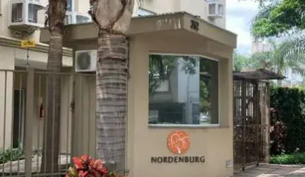 Lindo apartamento de 72m² de três dormitórios,  cozinha planejada, churrasqueira, área de serviço e garagem coberta. Iluminação natural incrível, andar alto e com vista livre. Aceita pet, então se voc