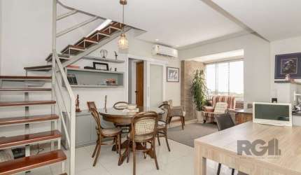 Cobertura duplex com dois quartos no bairro Menino Deus &lt;BR&gt;&lt;BR&gt;Cobertura duplex diferenciada, com vista para o pôr do sol do Guaíba a partir de todas as janelas e do terraço. Infraestrutu