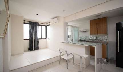 Este apartamento oferece 62 m² de área privativa, com uma distribuição inteligente para aproveitar ao máximo o espaço. Com 02 dormitórios bem iluminados e arejados, equipados com split, e um confortáv