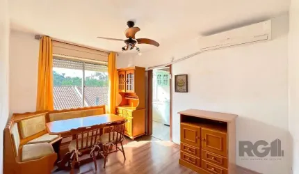 Apartamento de 2 dormitórios, living, banheiro social, cozinha e área de serviço, 57m² privativos, ensolarado. Condomínio com elevador, salão de festas, churrasqueiras e quadra de esportes. Sol pela m