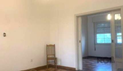 Apartamento 04 dormitórios,  no Bairro Higienópolis, clássico, com 3.10m. de pé direito, apartamento com muito potencial.&lt;BR&gt;187m² de carpete, na marcação atual corresponde a 230m² privativos.&l