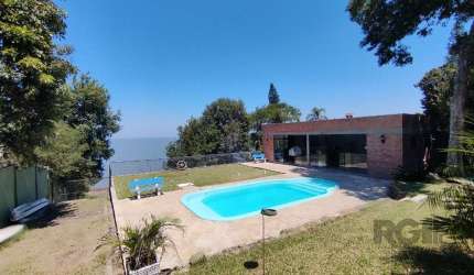 Propriedade com praia particular e possível uso como local de eventos&lt;BR&gt;&lt;BR&gt;Vende-se propriedade com praia particular às margens do Guaíba, junto à Mata Atlântica, no bairro Ponta Grossa,
