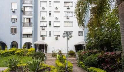 Apartamento 3 dormitórios, living dois ambientes, banheiro social, cozinha, área de serviço, banheiro auxiliar, vaga de garagem coberta.  Condomínio com portaria 24 h, e zelador, elevadores. Próximo a