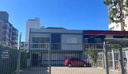 Muito bom apto c/62,10m², 2 dorm. totalmente reformado,  par elétrica e hidráulica novos, lindo parque em todas peças, cozinha e área de serviço separada, somente um lance de escada, direito uma vaga 