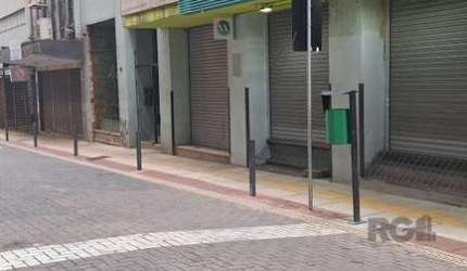 Excelente apartamento à venda localizado na Rua General Vitorino, no Centro Histórico de Porto Alegre. Com 47m² de área privativa, este imóvel conta com 1 dormitório, 1 banheiro suíte. Ótima oportunid