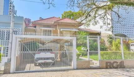 Casa 4 dormitórios,  660 m² de área privativa. Localizado na Rua/Av. Corte Real, no bairro Petrópolis em Porto Alegre.