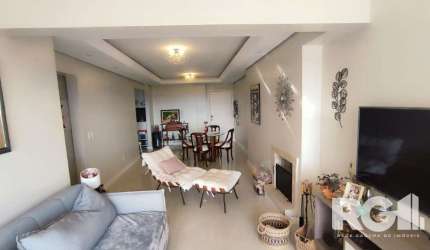 Excelente apartamento com 87m² privativos. Residencial Paris - Bairro Sarandi &lt;BR&gt;Possui 2 dormitórios, sendo um suíte, living amplo 2 ambientes com lareira, cozinha com churrasqueira, ap de fre