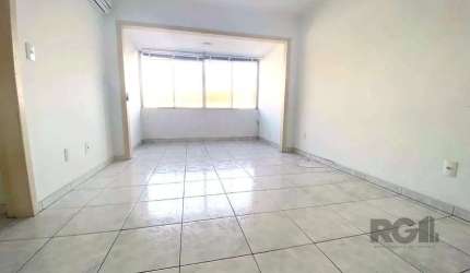 Ótimo apartamento no Jardim Botânico, desocupado, com 75m² privativos, de 2 dormitórios e vaga. Possui sala ampla, 2 dormitórios, banheiro social, cozinha, área de serviço, dependência e banheiro auxi