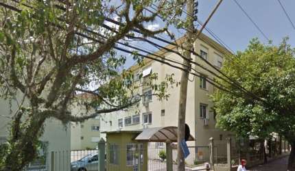 Vende-se apartamento 2 dormitórios, banho social, living em dois ambientes, copa e cozinha, área de serviço separada, vaga rotativa, portaria 24h, zeladoria, playground e recanto com bancos.&lt;BR&gt;