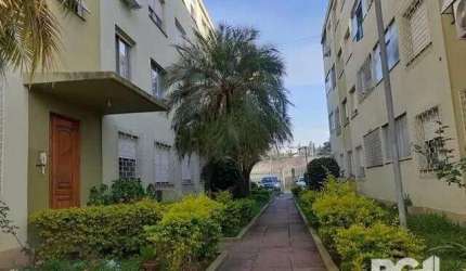 Apartamento com 2 dormitórios, living para dois ambientes, cozinha, área de serviço separada, um banheiro, piso parquet, e uma vaga de garagem,  próximo a todos os recursos do bairro , supermercado, f