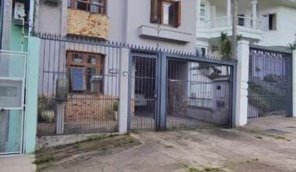 Sobrado Desocupado com  3 Dormitórios no Bairro Jardim Planalto&lt;BR&gt;&lt;BR&gt;Descubra o conforto e a modernidade deste sobrado em construção, localizado no Bairro Jardim Planalto. Com 3 dormitór
