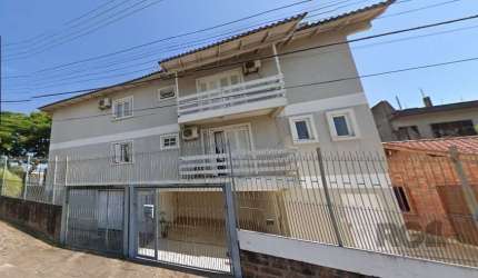 Ótimo e amplo sobrado com 276m² de 3 pavimentos, em terreno de esquina com 372m², com 3 dormitórios e 3 vagas. Possui sala de estar, 3 dormitórios sendo 1 com sacada, 2 banheiros, lavabo, sala de jant