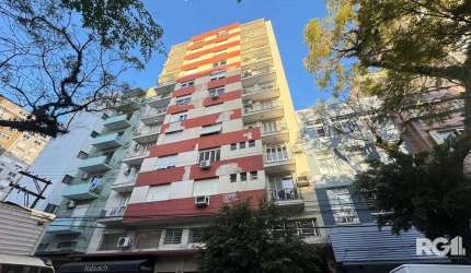 Amplo apartamento de 3 dormitórios na Coronel Genuíno 280.&lt;BR&gt;&lt;BR&gt;São 89,85 metros privativos , cômodos amplos e arejados, andar alto, sol da manhã, vaga de garagem escriturada, prédio com