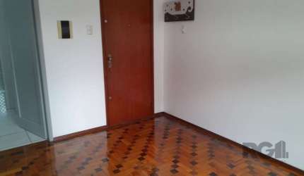 Excelente apartamento para venda,silencioso com EXCLUSIVIDADE todo reformado,piso parquet com sinteco,no living e nos dormitórios, fundos 2 dormitórios , living,cozinha,com área de serviço separada, ,