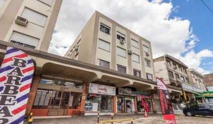 Ótimo apartamento no bairro Alto Petrópolis, lateral, com 68m² privativos, de 2 dormitórios e vaga. Possui sala ampla, 2 dormitórios (sendo o de casal com closet), banheiro com box de vidro, cozinha e