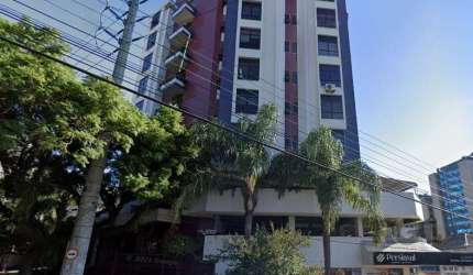 04 salas todas interligadas no mesmo corredor, com 02 vagas cobertas, 04 banheiros sendo 01 transformado em cozinha de fácil reversão.&lt;BR&gt;Bem localizadas de esquina , finamente decoradas, com In