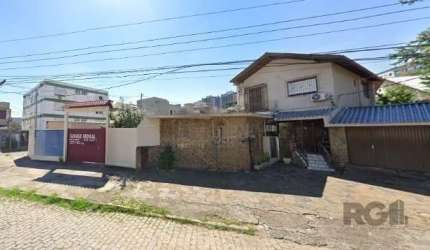 Terreno com casa, ideal para Construção. Terreno ao lado também a venda. Terreno com 575 metros.